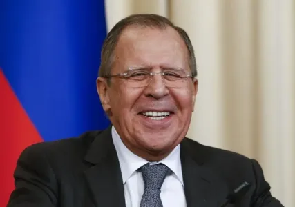 Министр — тоже человек: Лавров рассказал, что он шепнул девушке, наступившей ему на ногу на саммите БРИКС