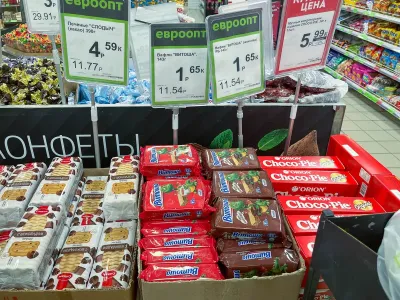 Россиянин зашел в магазин Беларуси — на полках нет продукта, которым в России все завалено