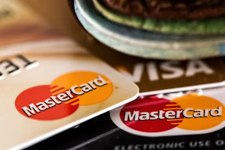 В ЦБ России готовятся прекратить обслуживание карт Visa и Mastercard: что делать россиянам, чтобы не потерять свои деньги