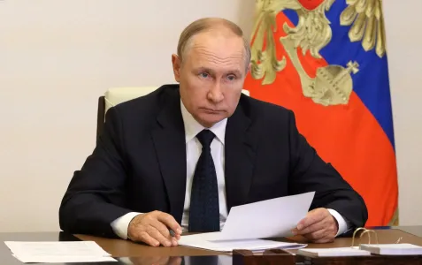 Владимир Путин утвердил закон о двойных пенсиях для участников СВО и ополченцев Донбасса: кто сможет получать два вида выплат сразу