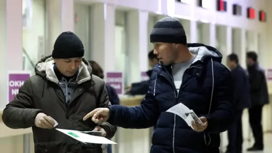 Владельцам авто и мигрантам приготовиться: Путин ввел новые пошлины и обновил старые