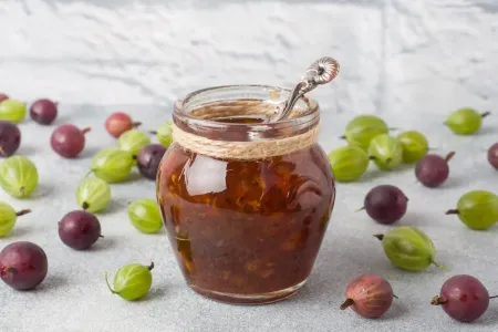 Варенье из крыжовника и вишни — не десерт, а вкусовой восторг: одной баночки будет мало