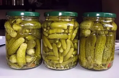Мариную огурчики по-баварски — получаются вкуснее, чем в магазине: прозрачный рассол и минимум уксуса