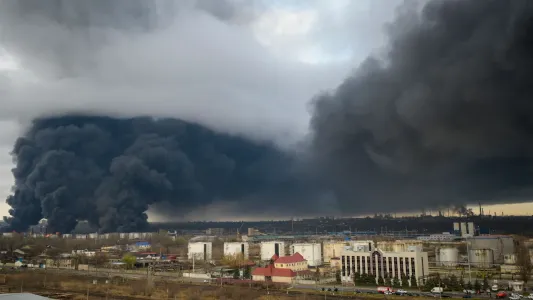 Под Одессой горят порты, БПЛА атакуют семь регионов РФ, Покровск и Купянск отрезаны, даже элита спецназа не справляется — что творится в зоне СВО 4 августа 2025 года