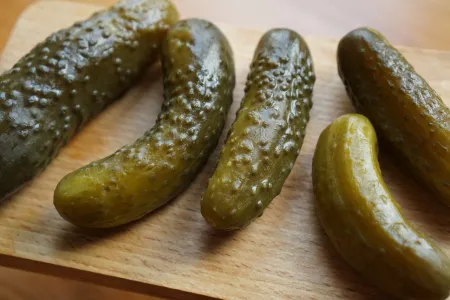 Дедовский рецепт: маринуем огурцы в горчице без сахара — вкусно и быстро