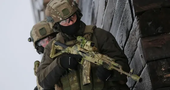 Плакали и орали «don't shoot!»: русские спецназовцы выкрали британских полковников в Очакове — джентльмены молчать не стали и прямо сообщили о планах Лондона