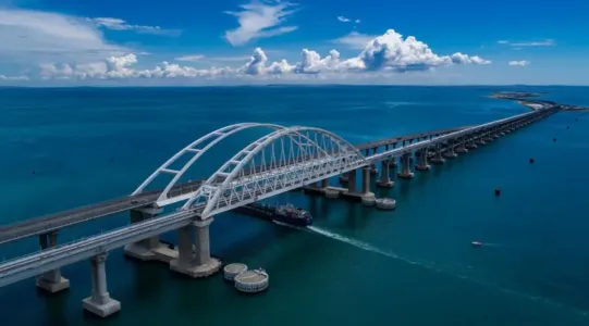 На Крымском мосту перекрыли движение дважды: что известно об обстановке и пробках на переправе по состоянию на утро 7 августа 2025 года