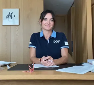 Сбежавшей в Испанию чемпионке Елене Исинбаевой вновь заблокировали банковские счета в России из-за долга перед налоговой