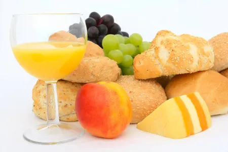Вкусные даже без начинки: Дрожжевые булочки за 30 минут — мягкие, пористые, на вкус как бисквит