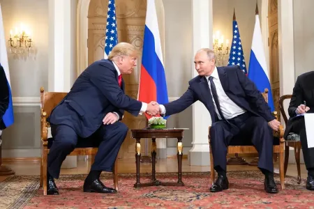 Встреча Трампа и Путина: The Independent* смешно определила место Зеленского на переговорах между взрослыми людьми — забавная карикатура «взорвала» Сеть