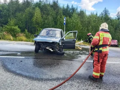 Два человека пострадали при лобовом столкновении машин в Мурманской области