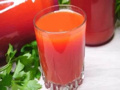 Рецепт сока, который вкуснее магазинного в 10 раз: томатный сок на зиму — густой, витаминный и с ароматом лета