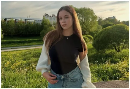 Выпускница из Санкт-Петербурга, взорвавшая Сеть откровенным нарядом, рассказала о травле в школе: «Все почему-то резко стали меня ненавидеть»