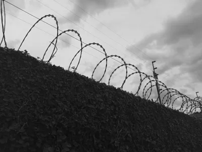 Сотрудник колонии в Мурманской области заработал уголовное дело за передачу электронных сигарет заключённому