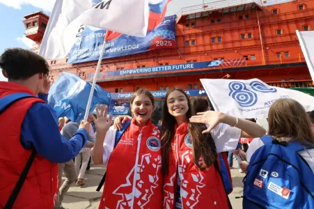 Из Мурманска к Северному полюсу отправился очередной «Ледокол знаний»