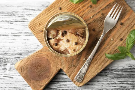 Вижу один код — беру скумбрию без раздумья: какая маркировка выдаст вкусные консервы