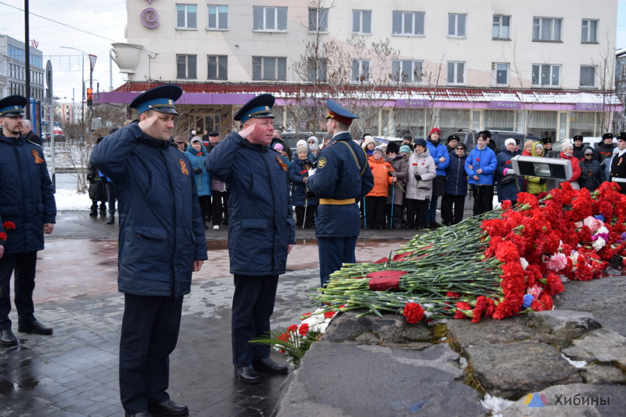 Судебные приставы приняли участие в церемонии возложения цветов к памятнику