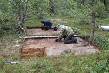 Археологическая коллекция Мурманской области пополнилась 136 находками, сделанными в Ловозере