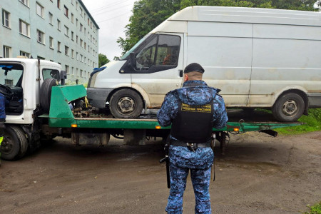 Житель Кольского района погасил долг за пару часов из-за нежелания расставаться с автомобилем