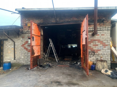 Житель Колы остался без личных вещей из-за пожара в гараже