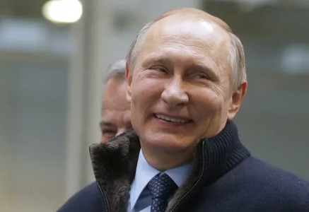 «Такой богатый, а туда же»: Путин пошутил над главой Сбера Грефом после просьбы выделить миллиард