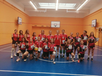 В Апатитах прошел турнир по волейболу среди девушек и юношей в честь Дня учителя