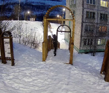Малолетние вандалы из Кировска попали в объектив камеры видеонаблюдения