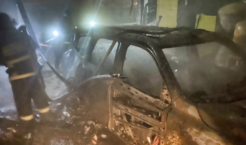 В Коле при пожаре в гараже полностью сгорели автомобили