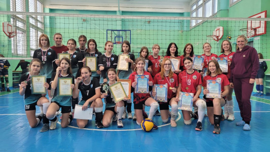 Команда из Апатитов победила на турнире по волейболу в Мурманске