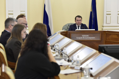 Губернатор Андрей Чибис поручил ввести для участников СВО и членов их семей новые меры соцподдержки в Заполярье