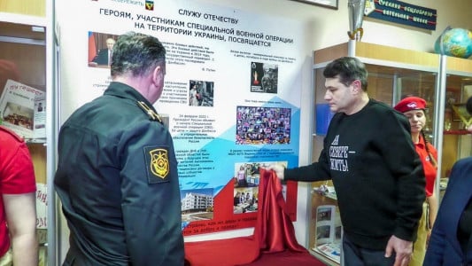 В школе Видяево открыли стенд, посвященный СВО