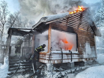 В Кольском районе дача сгорела дотла